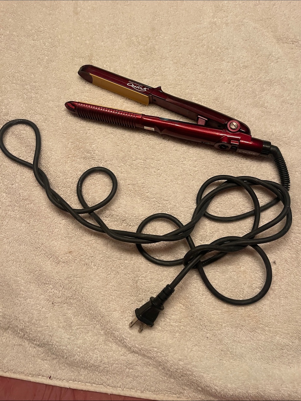 Red Mini Ceramic Hair Straightener - Compact Styling Iron